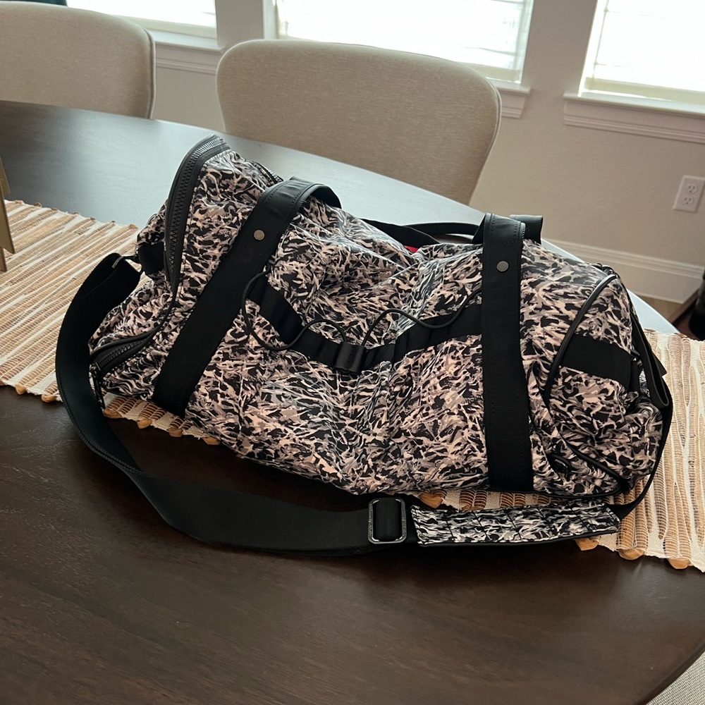 Lululemon duffle gym bag